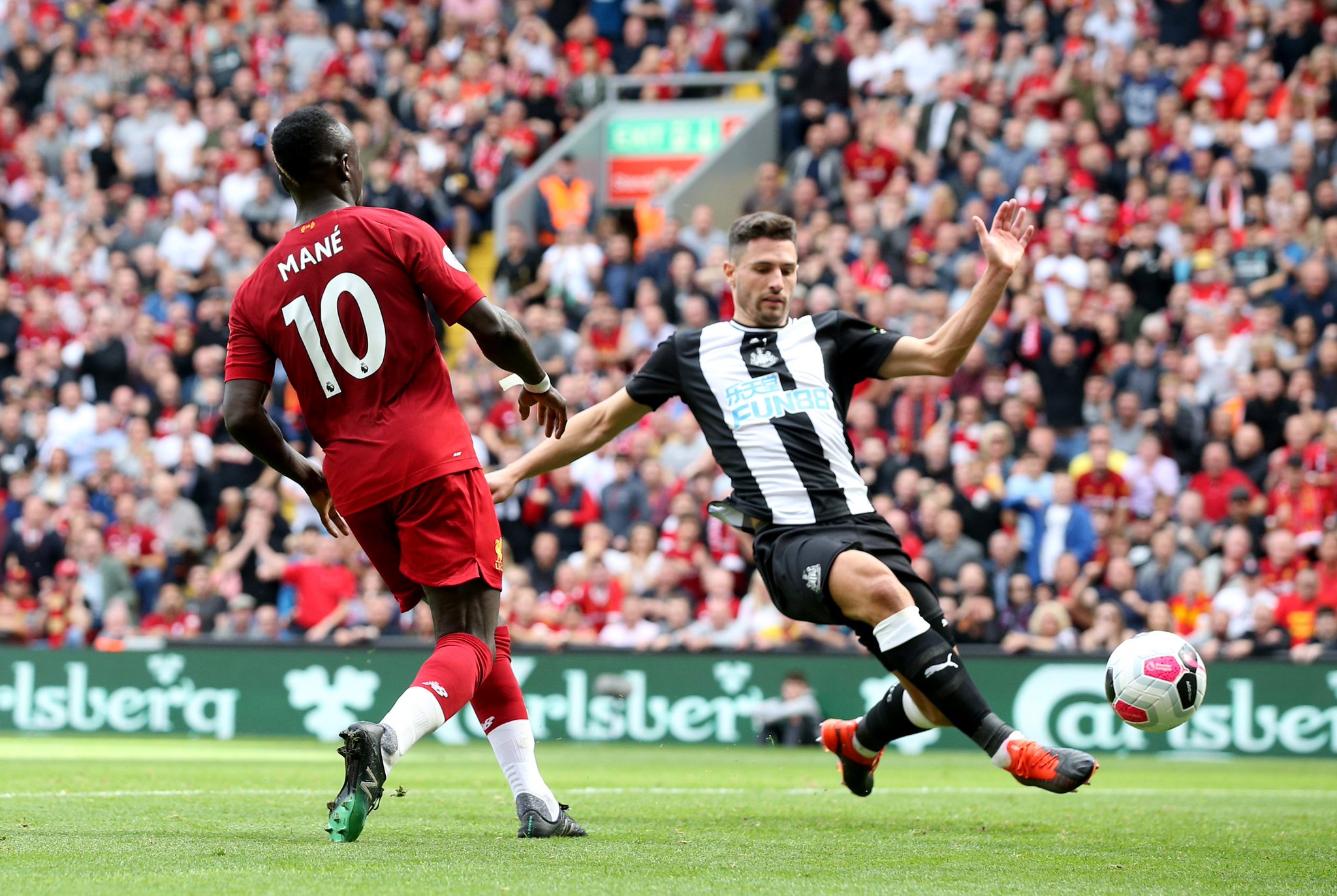 诺伊尔曾在 诺伊尔曾在